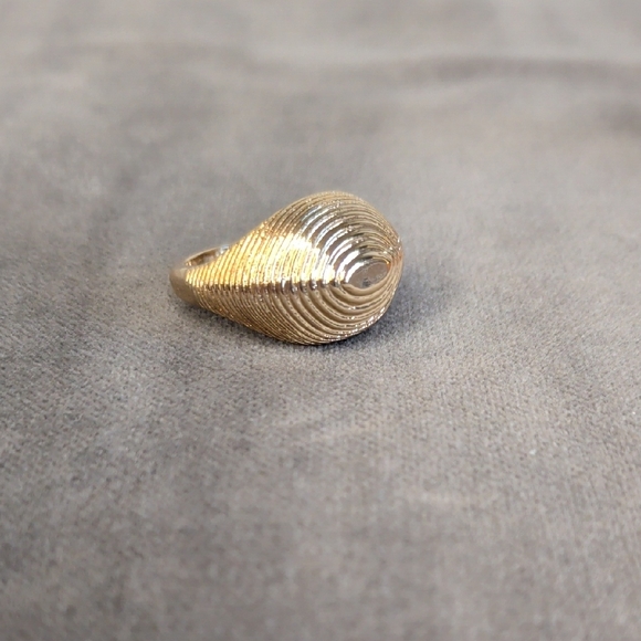 Shell-Texture Statement Ring - Goldtone Size 7 - Picture 9 of 10